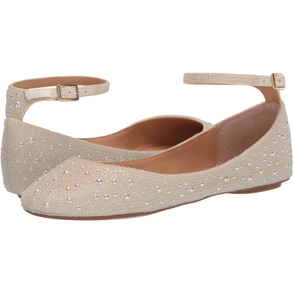 BETSEY JOHNSON Women’s Ace Ivory Flat — size 9